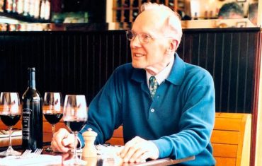 Williams-Sonoma founder dies aged 100