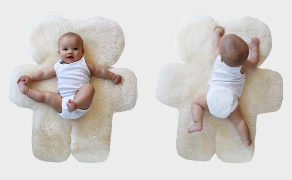 FLATOUTbear rug keeps babies warm