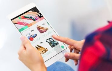 43% of Aussies will spend more online than in-store this year