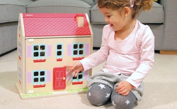 Doll house for children under three