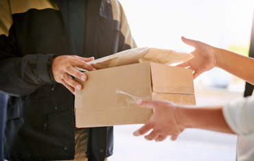 9 in 10 online shoppers want at-home returns collection service